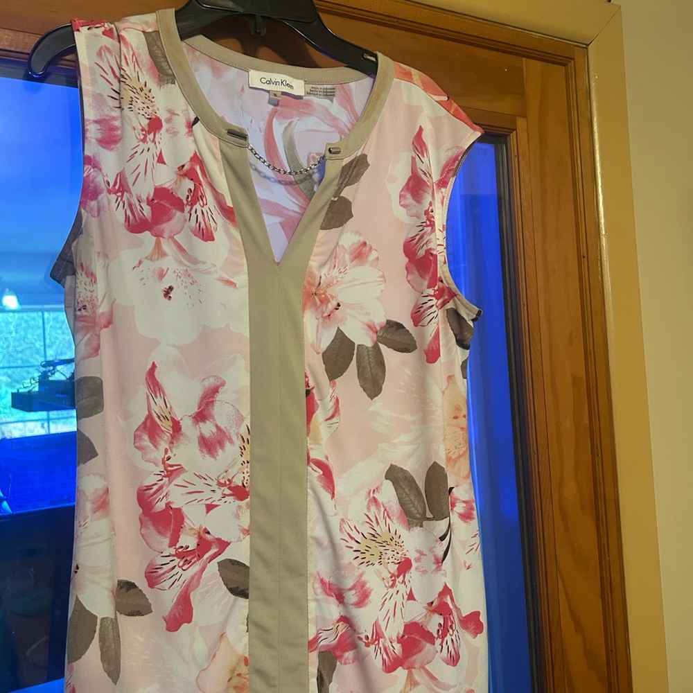 Calvin Klein Women's Floral Sleeveless Blouse - Pink and Beige